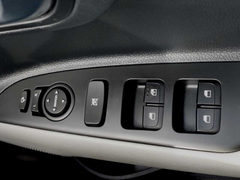 Used Kia Stonic 2023 for sale - 77702346: Photo 17