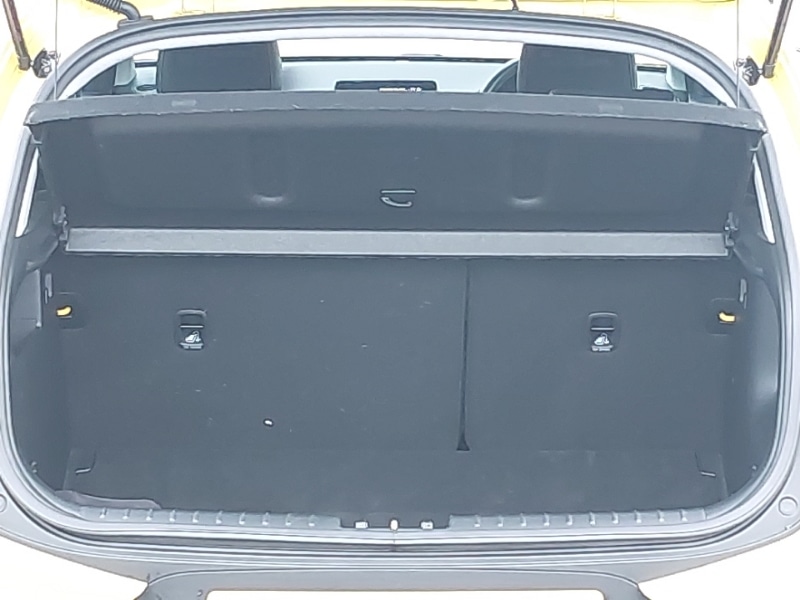 Used Kia Stonic 2023 for sale - 77324812: Photo 8