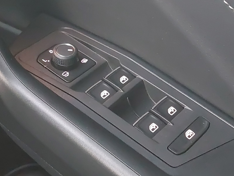 Used Volkswagen T-Roc 2023 for sale - 77085679: Photo 17