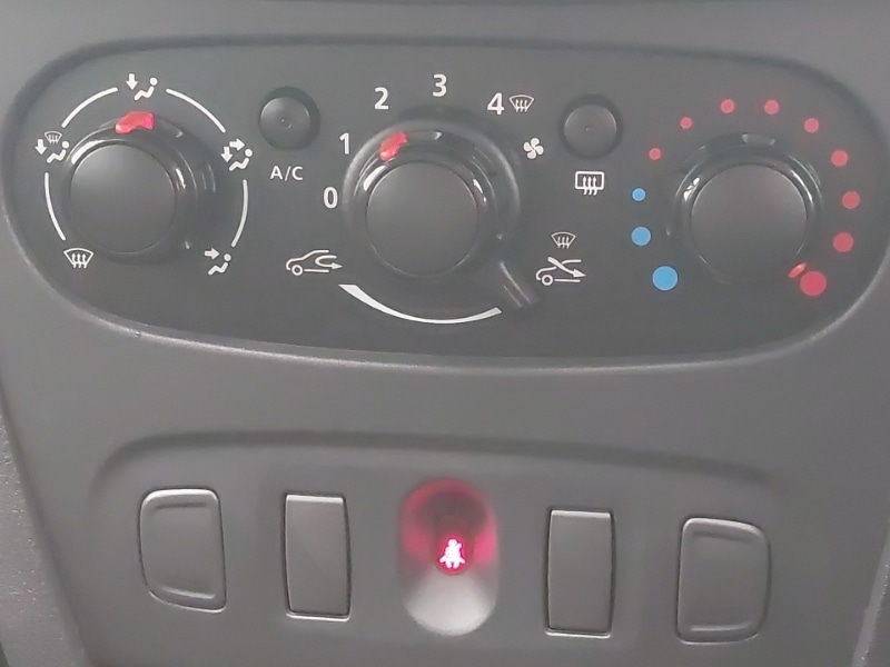 Used Dacia Sandero 2018 for sale - 76543621: Photo 19