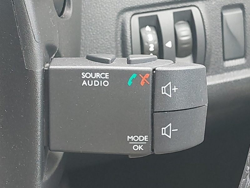 Used Renault Clio 2018 for sale - 76624349: Photo 19