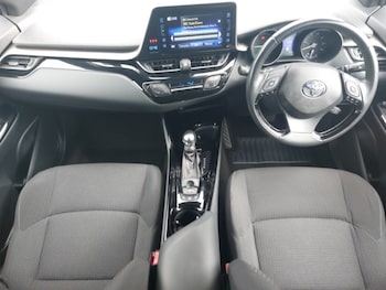 Used Toyota C-HR 2018 for sale - 79586600: Photo