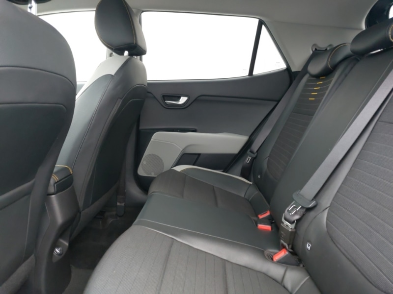 Used Kia Stonic 2023 for sale - 76195775: Photo 6