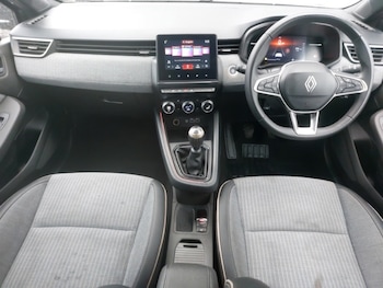 Used Renault Clio 2024 for sale - 76566774: Photo