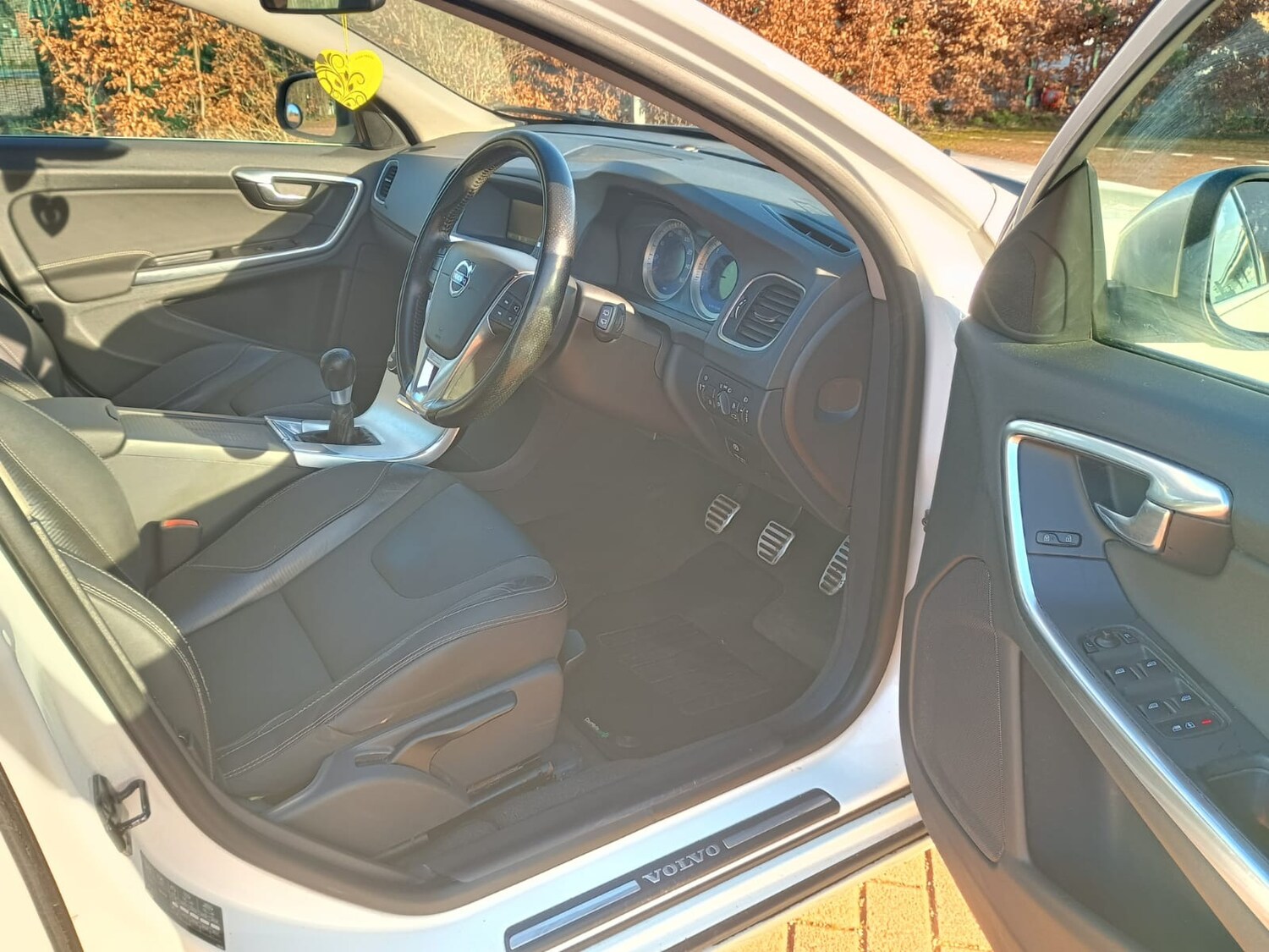 Used Volvo V60 2012 for sale - 77516291: Photo 11