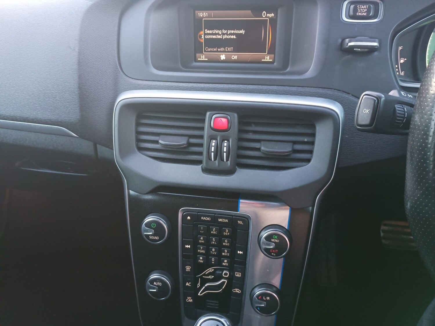 Used Volvo V40 2015 for sale - 78085665: Photo 21