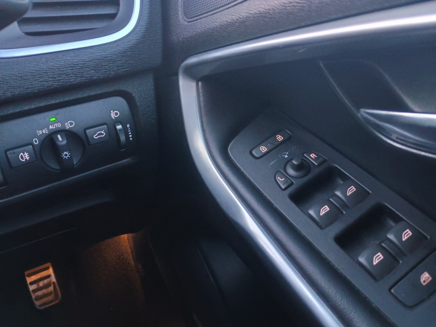 Used Volvo V40 2015 for sale - 78085665: Photo 28