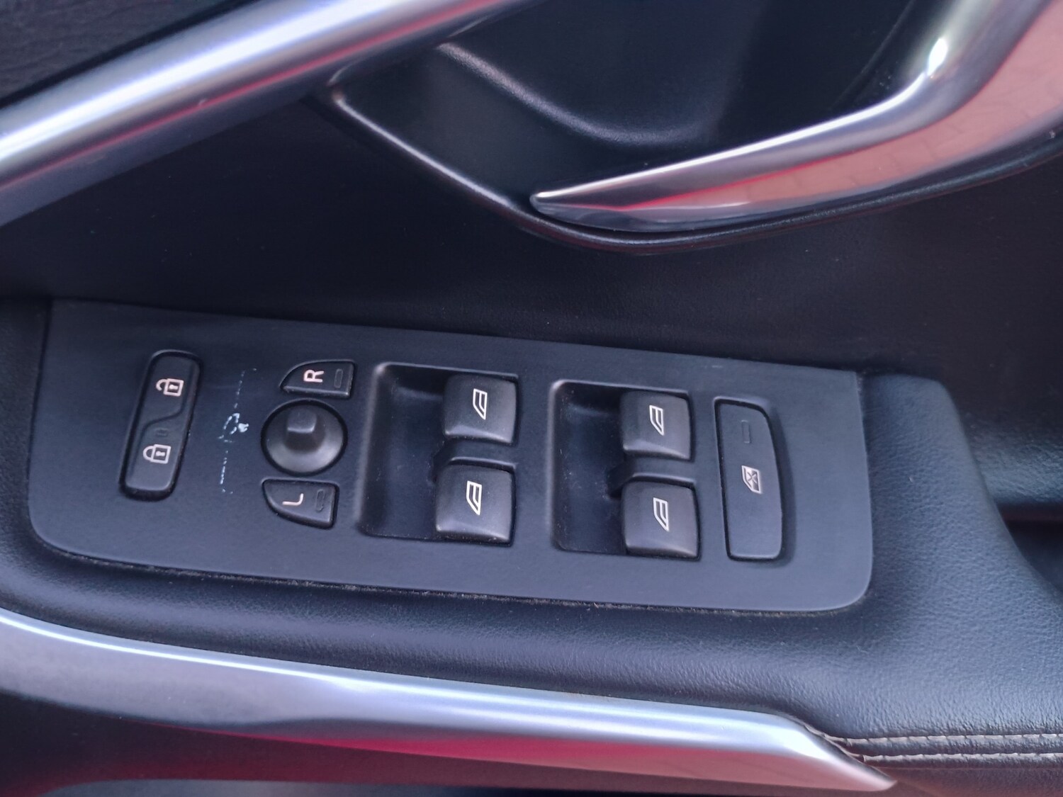 Used Volvo V40 2015 for sale - 78085665: Photo 30