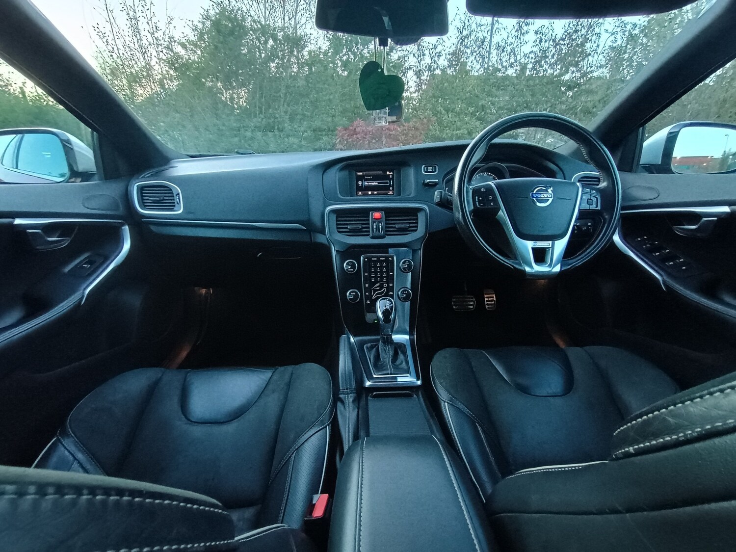 Used Volvo V40 2015 for sale - 78085665: Photo 34