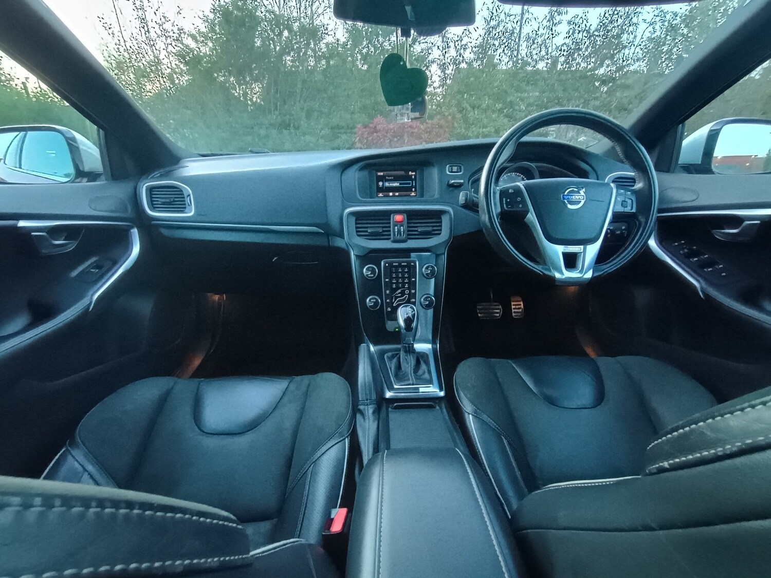 Used Volvo V40 2015 for sale - 78085665: Photo 35