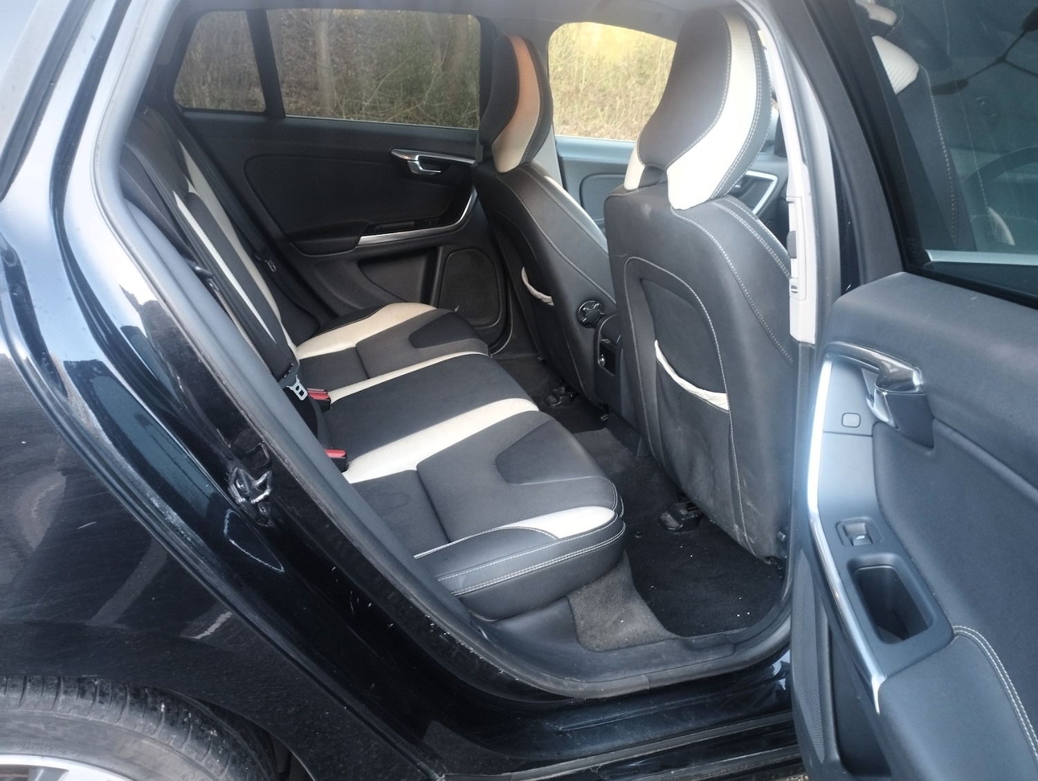 Used Volvo V60 2011 for sale - 76974742: Photo 10