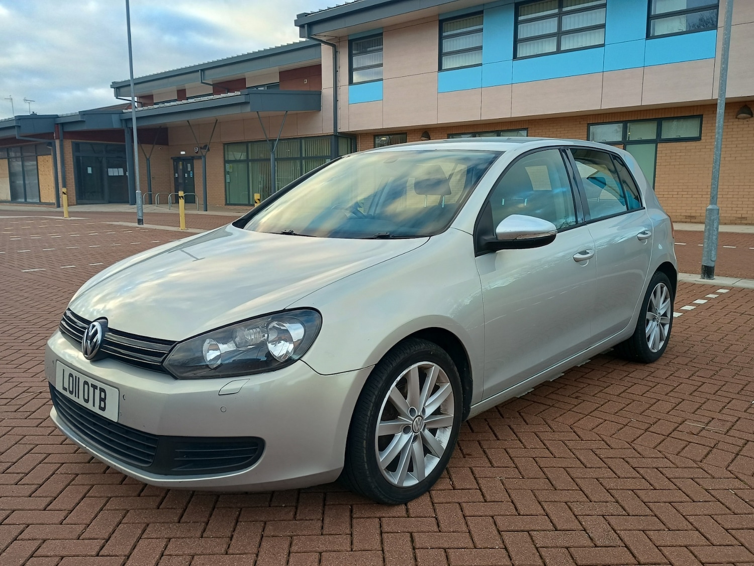 Used Volkswagen Golf 2011 for sale - 76974770: Photo 9