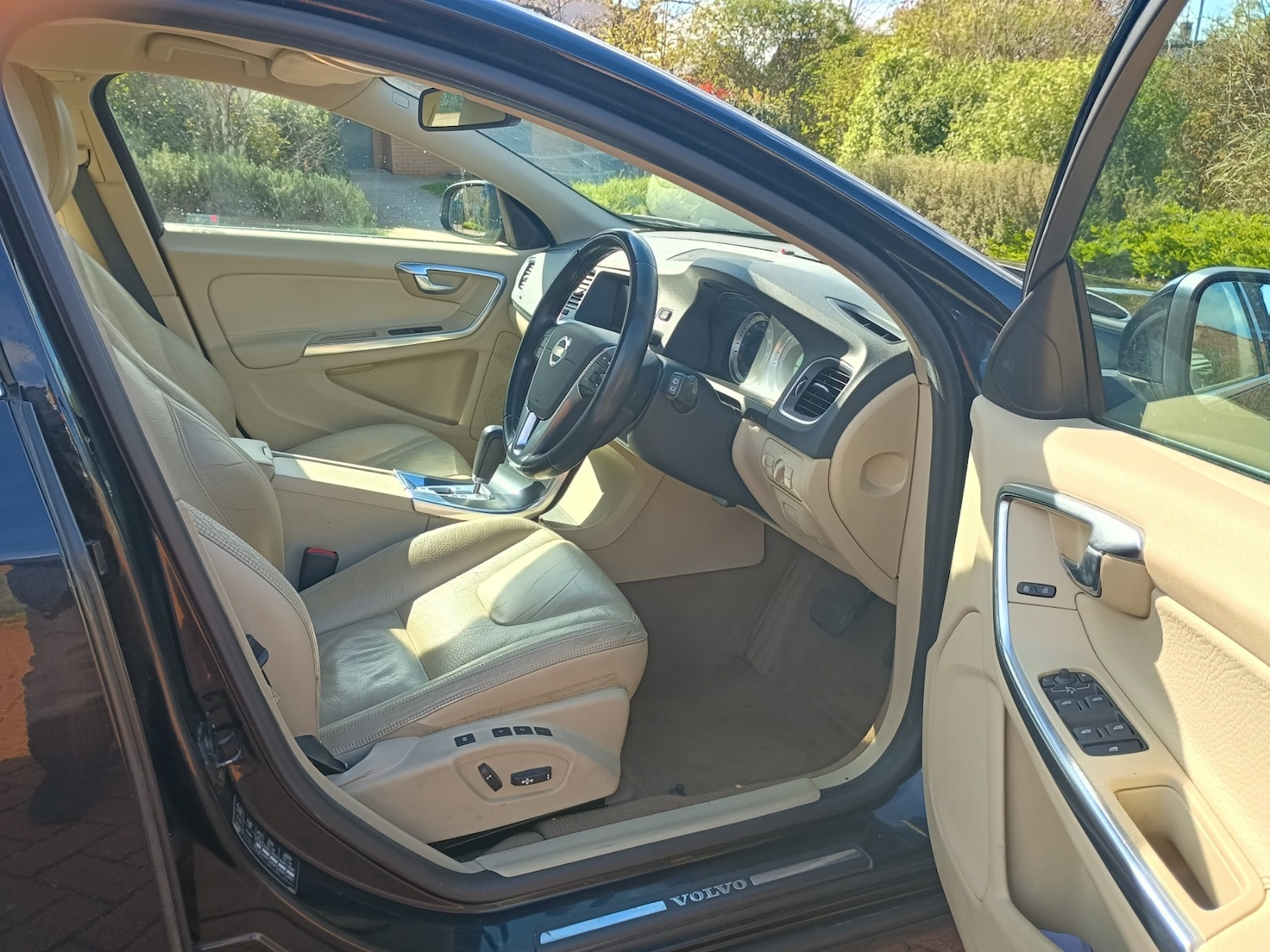 Used Volvo V60 2012 for sale - 78057262: Photo 10