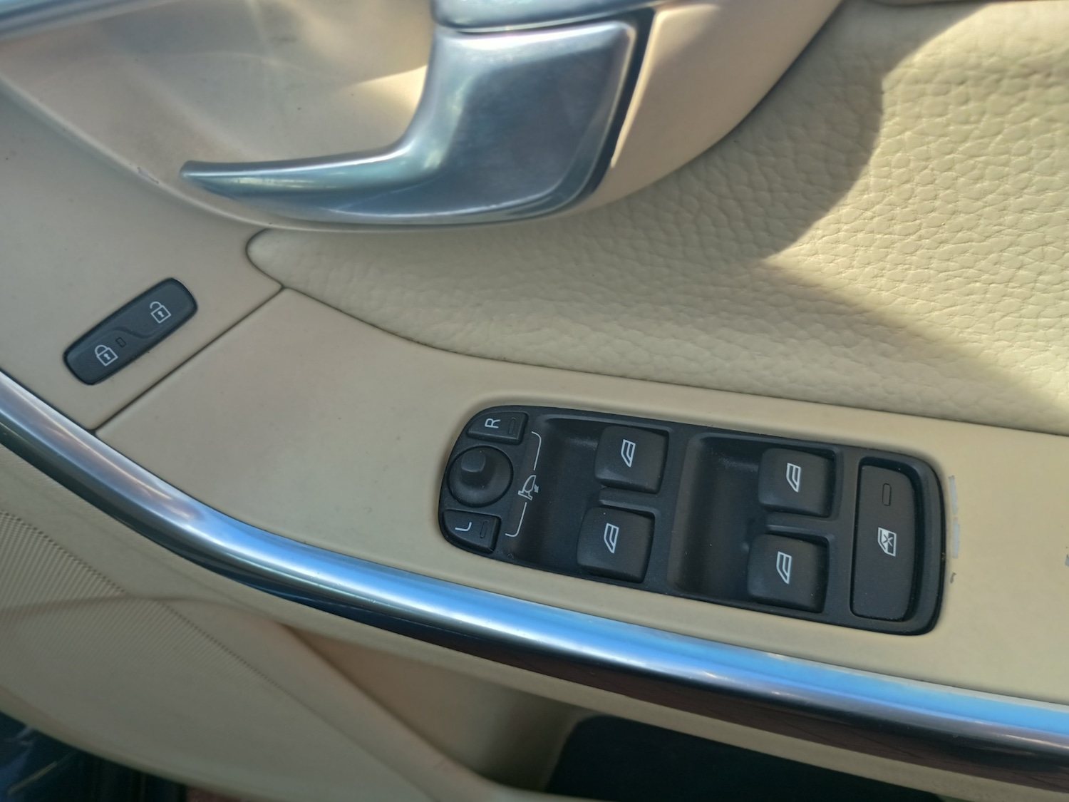 Used Volvo V60 2012 for sale - 78057262: Photo 11