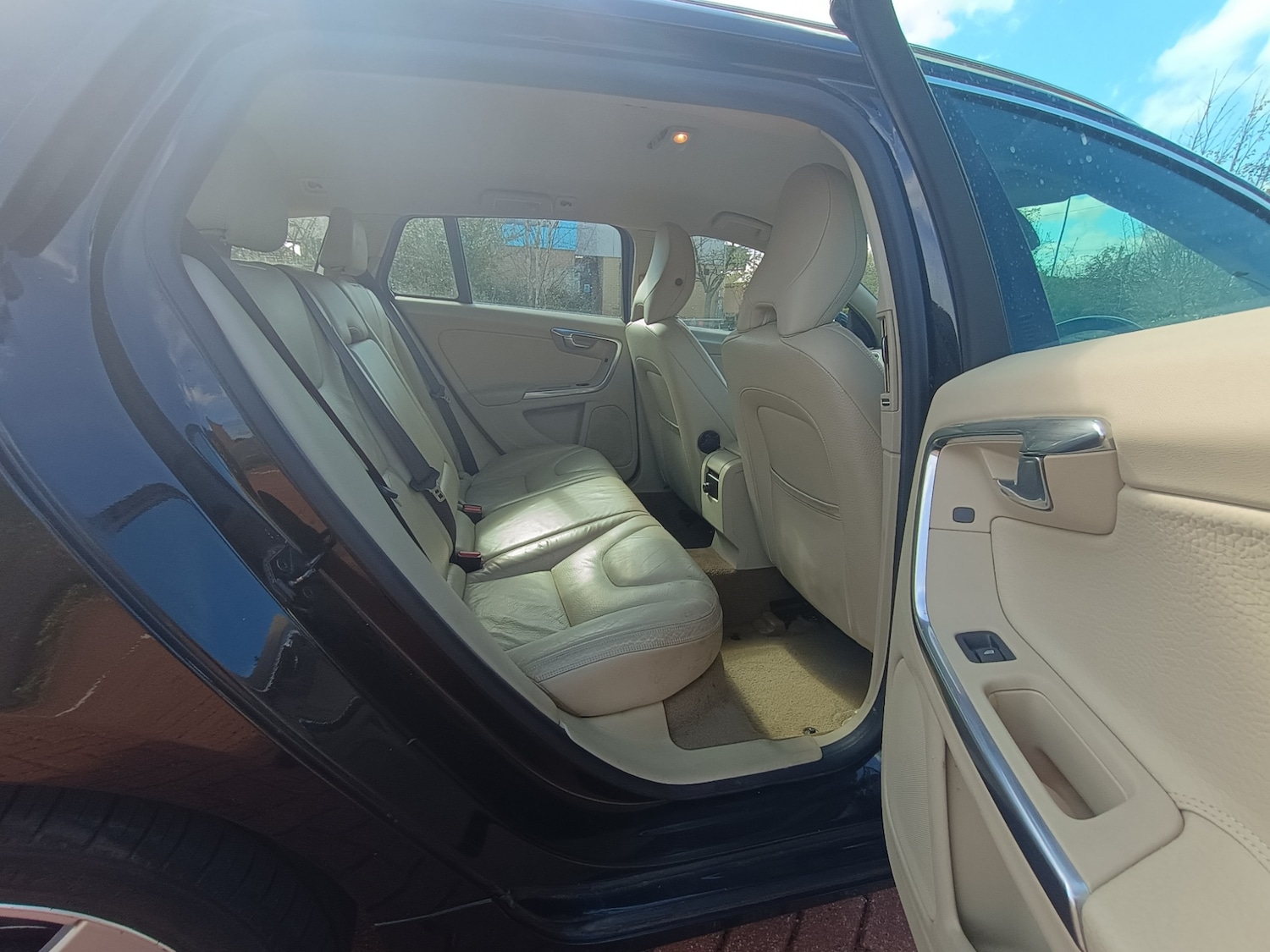 Used Volvo V60 2012 for sale - 78057262: Photo 15