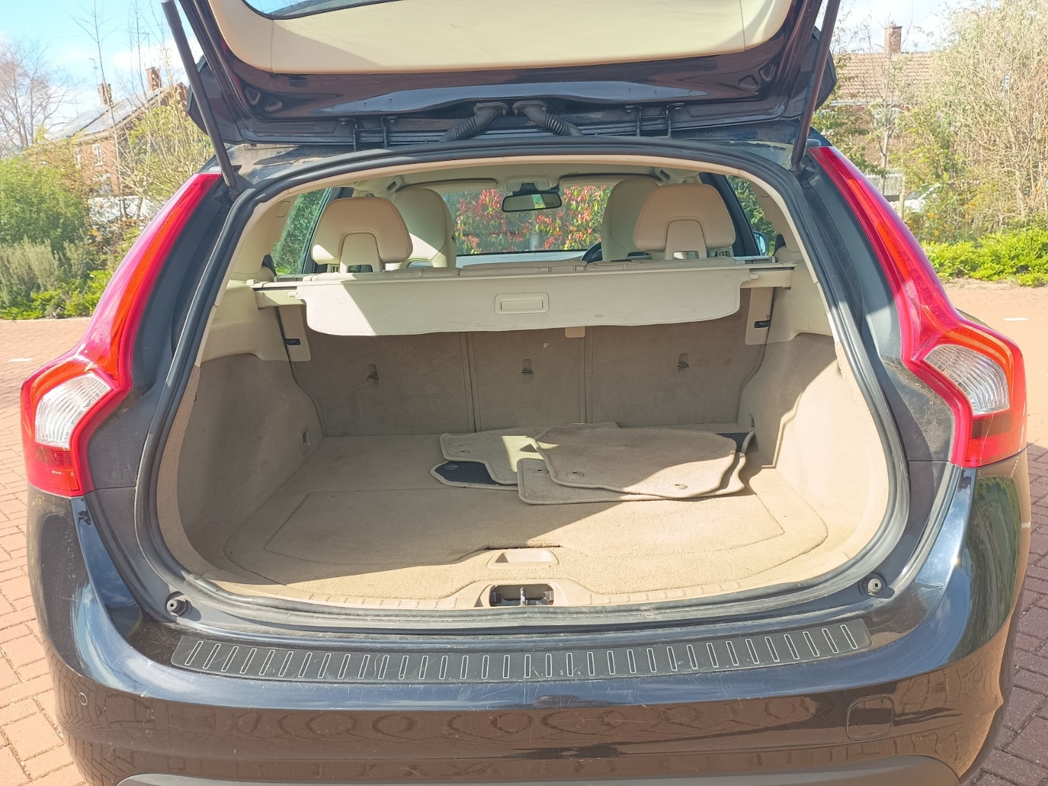 Used Volvo V60 2012 for sale - 78057262: Photo 18