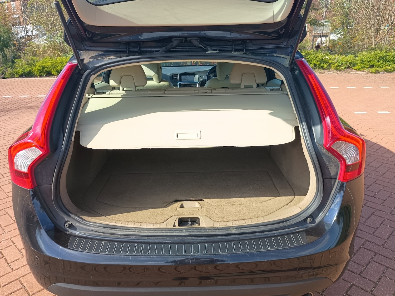 Used Volvo V60 2012 for sale - 78057262: Photo 19