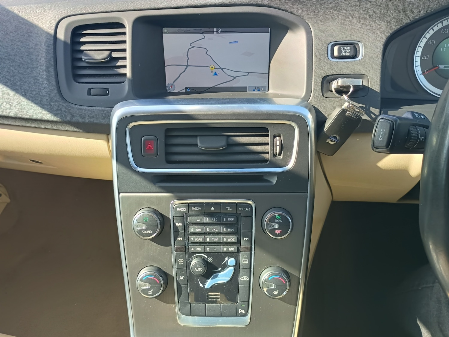 Used Volvo V60 2012 for sale - 78057262: Photo 26