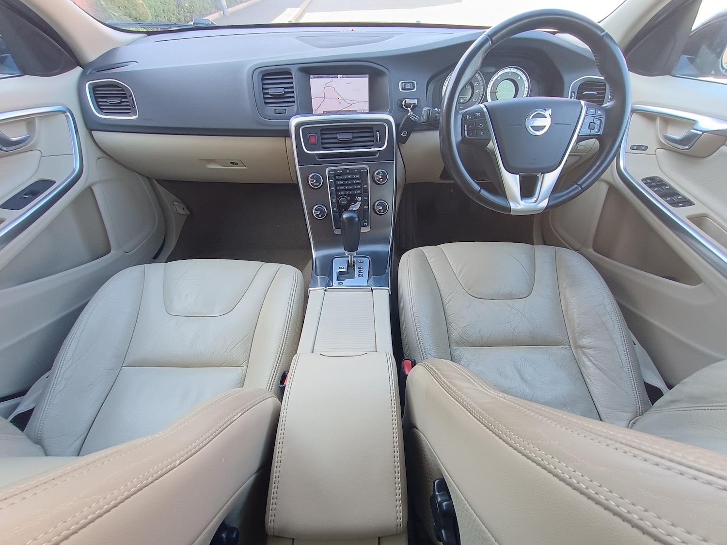 Used Volvo V60 2012 for sale - 78057262: Photo 32