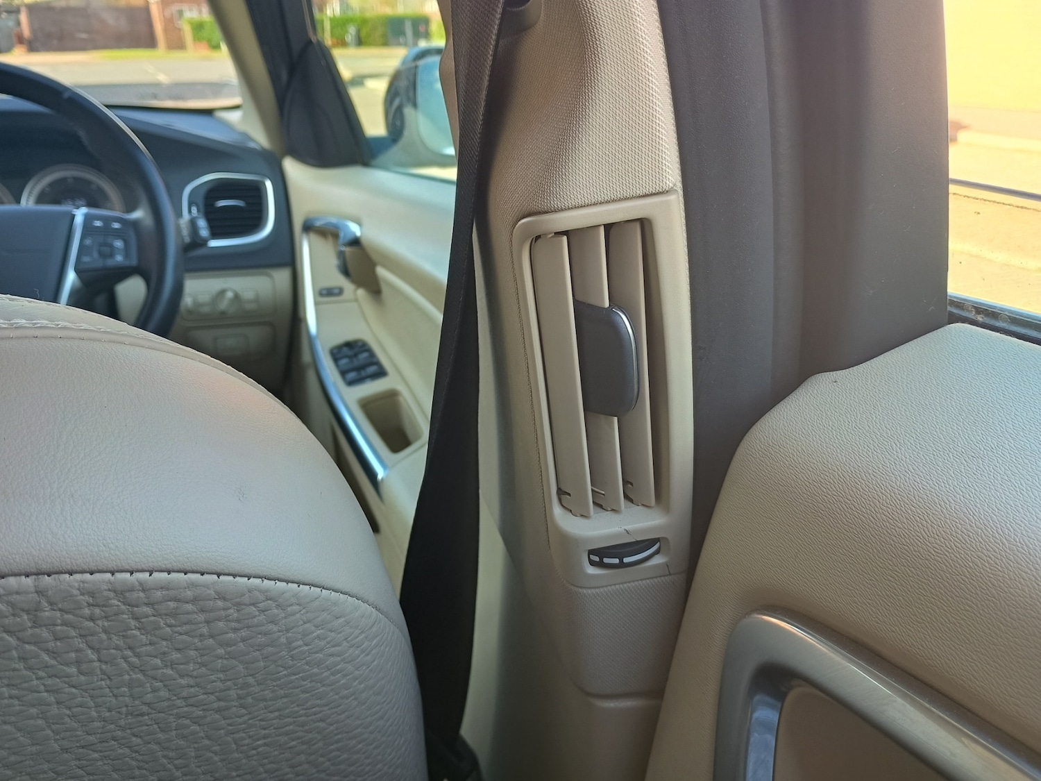 Used Volvo V60 2012 for sale - 78057262: Photo 35