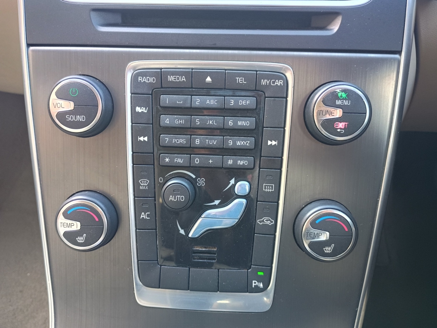 Used Volvo V60 2012 for sale - 78057262: Photo 37