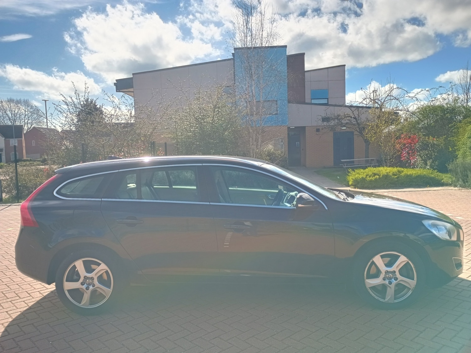 Used Volvo V60 2012 for sale - 78057262: Photo 4