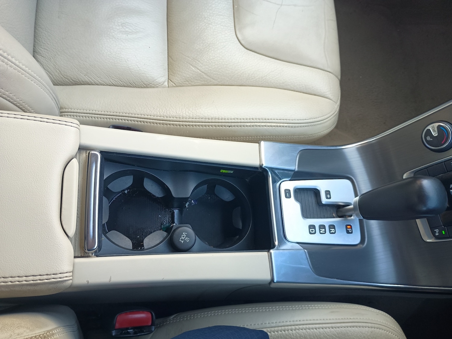 Used Volvo V60 2012 for sale - 78057262: Photo 43