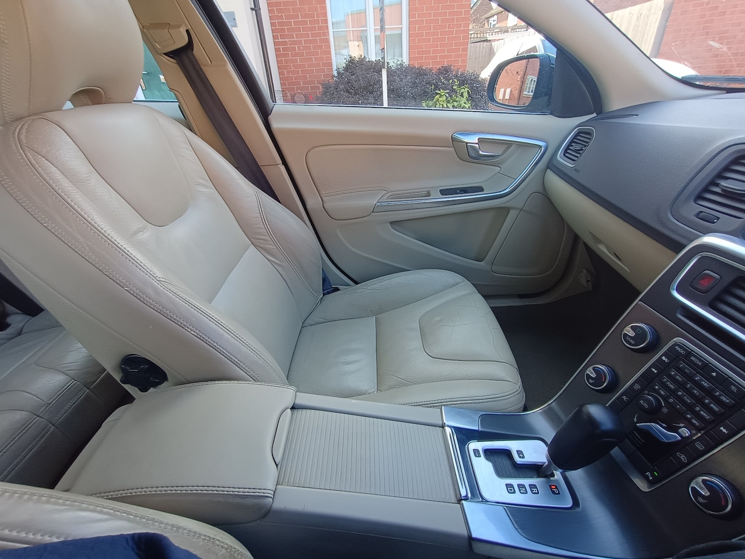 Used Volvo V60 2012 for sale - 78057262: Photo 45