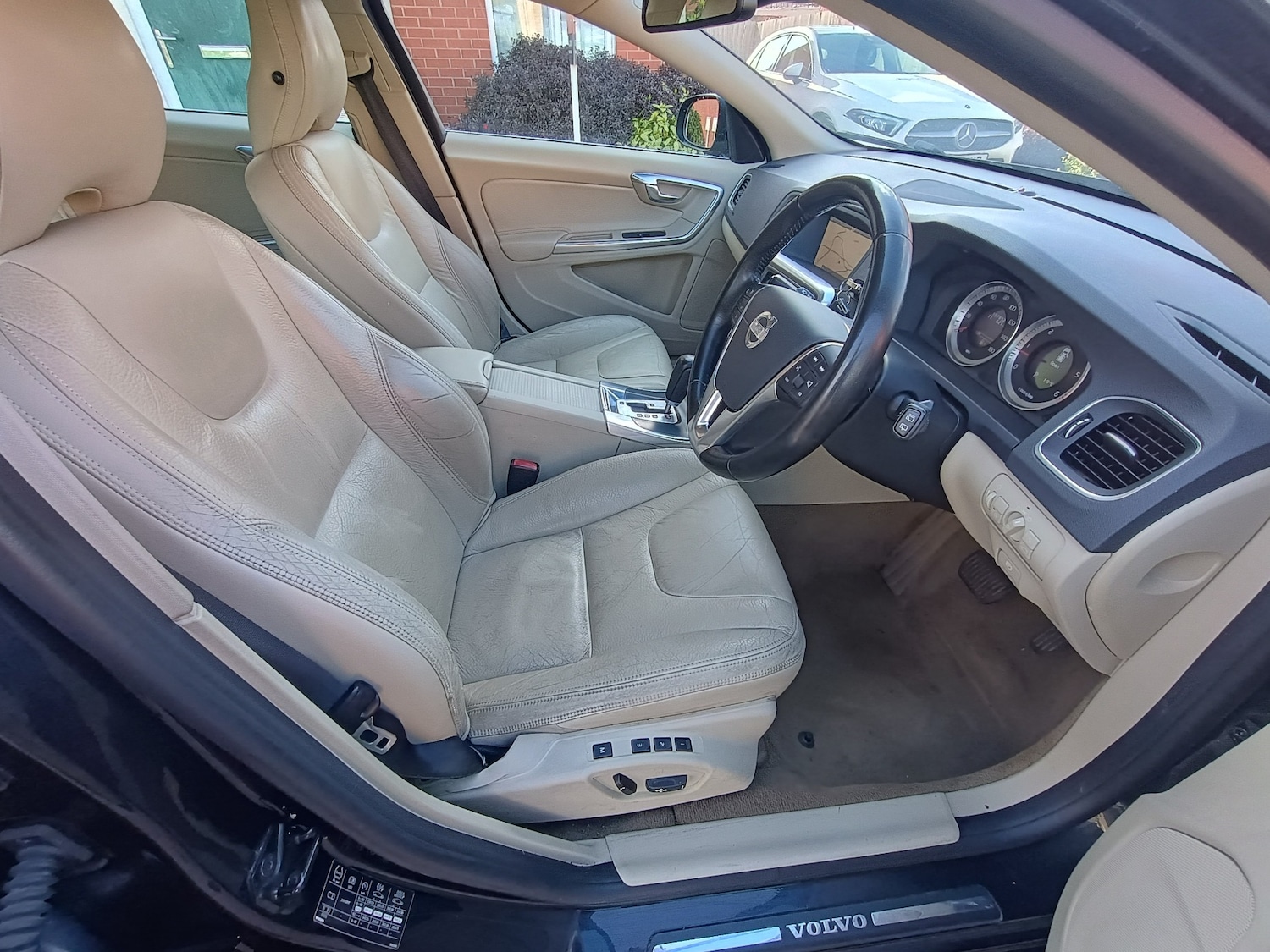 Used Volvo V60 2012 for sale - 78057262: Photo 46