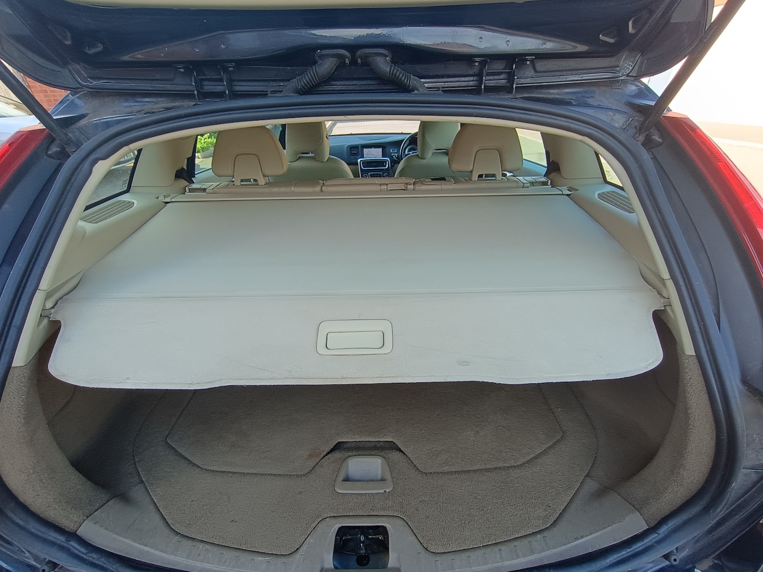 Used Volvo V60 2012 for sale - 78057262: Photo 49