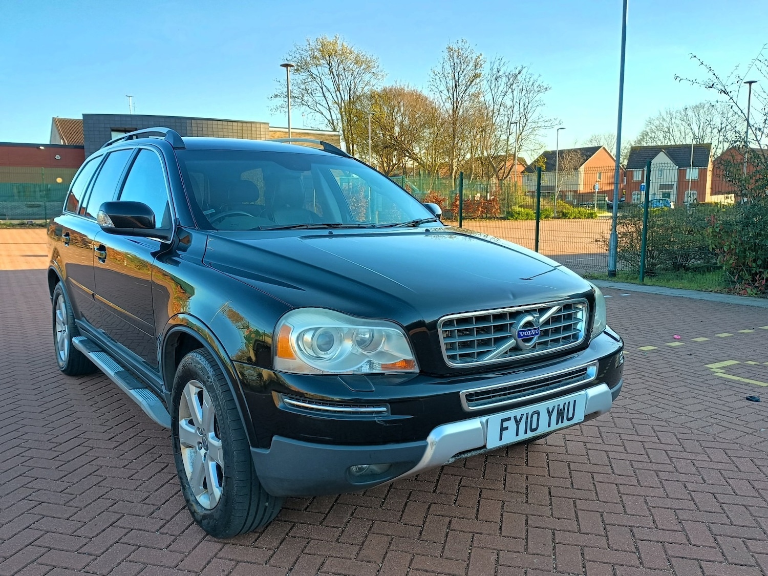 Used Volvo XC90 2010 for sale - 77977359: Photo 2