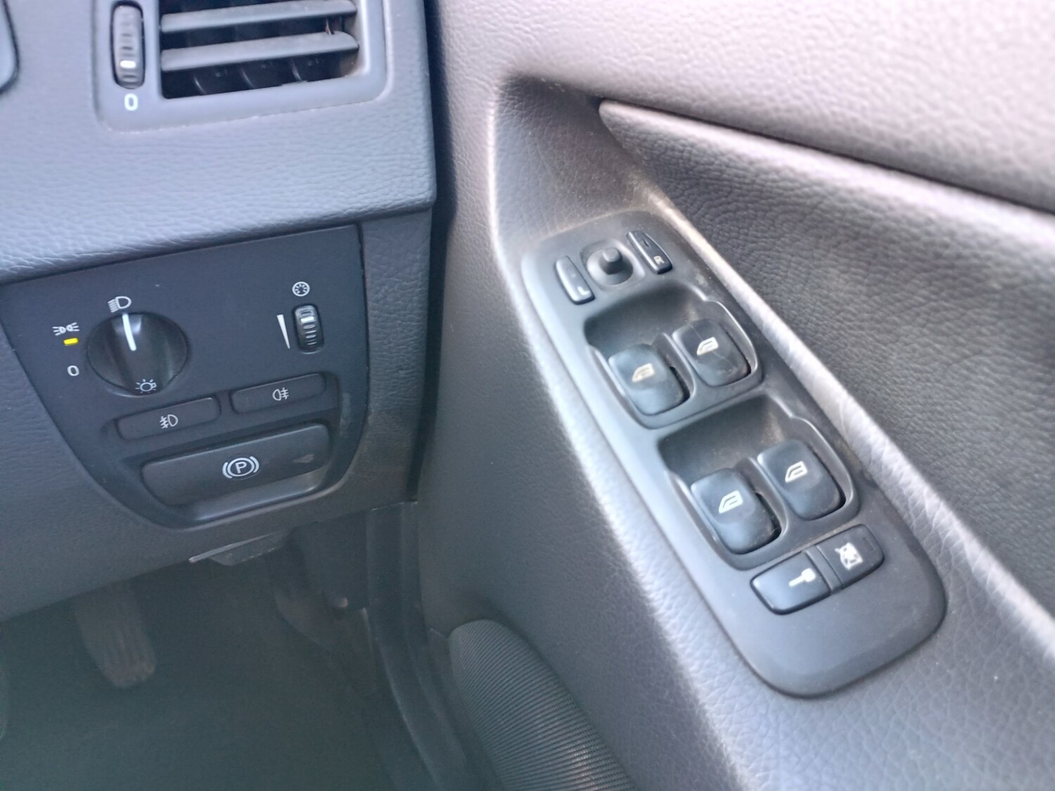 Used Volvo XC90 2010 for sale - 77977359: Photo 23