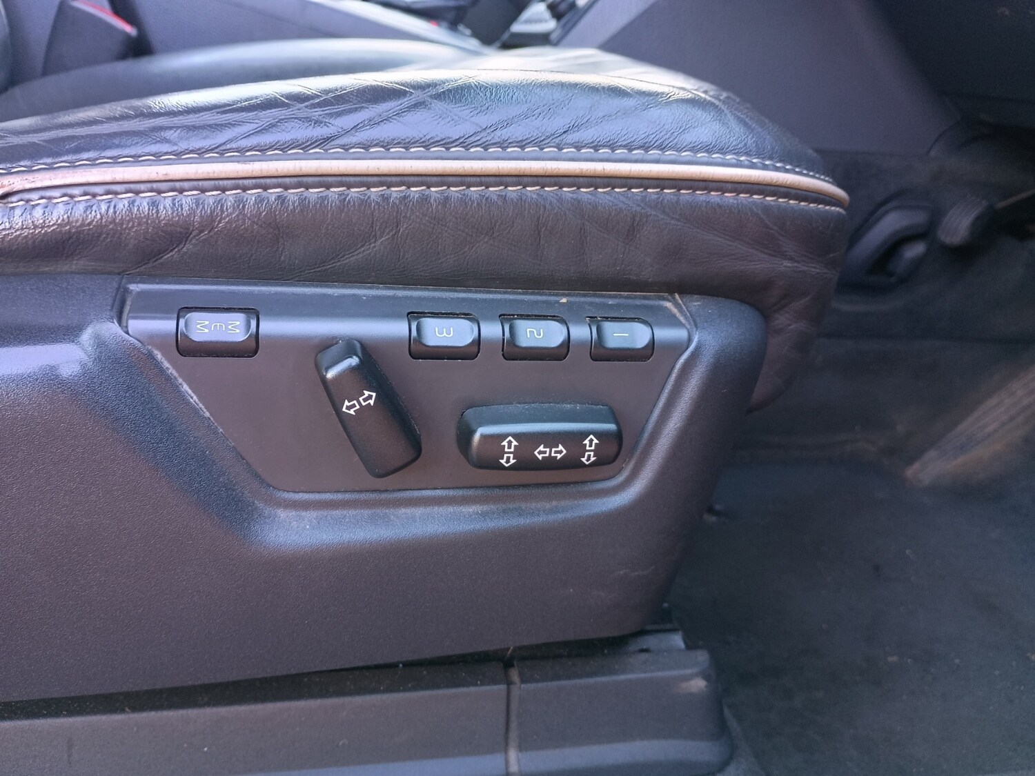 Used Volvo XC90 2010 for sale - 77977359: Photo 24