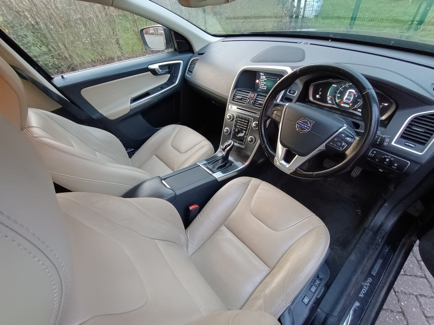 Used Volvo XC60 2015 for sale - 77766587: Photo 10