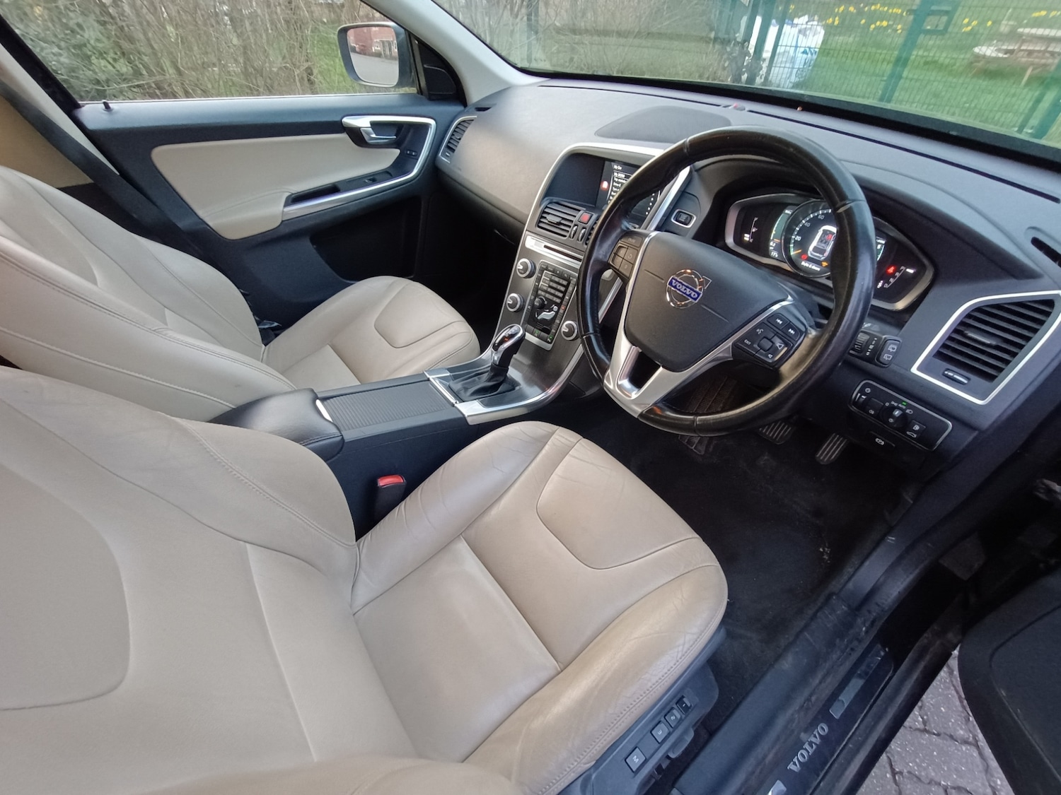 Used Volvo XC60 2015 for sale - 77766587: Photo 11