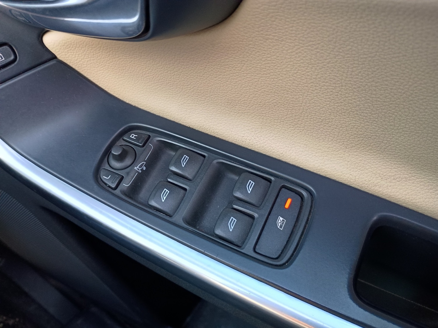 Used Volvo XC60 2015 for sale - 77766587: Photo 15