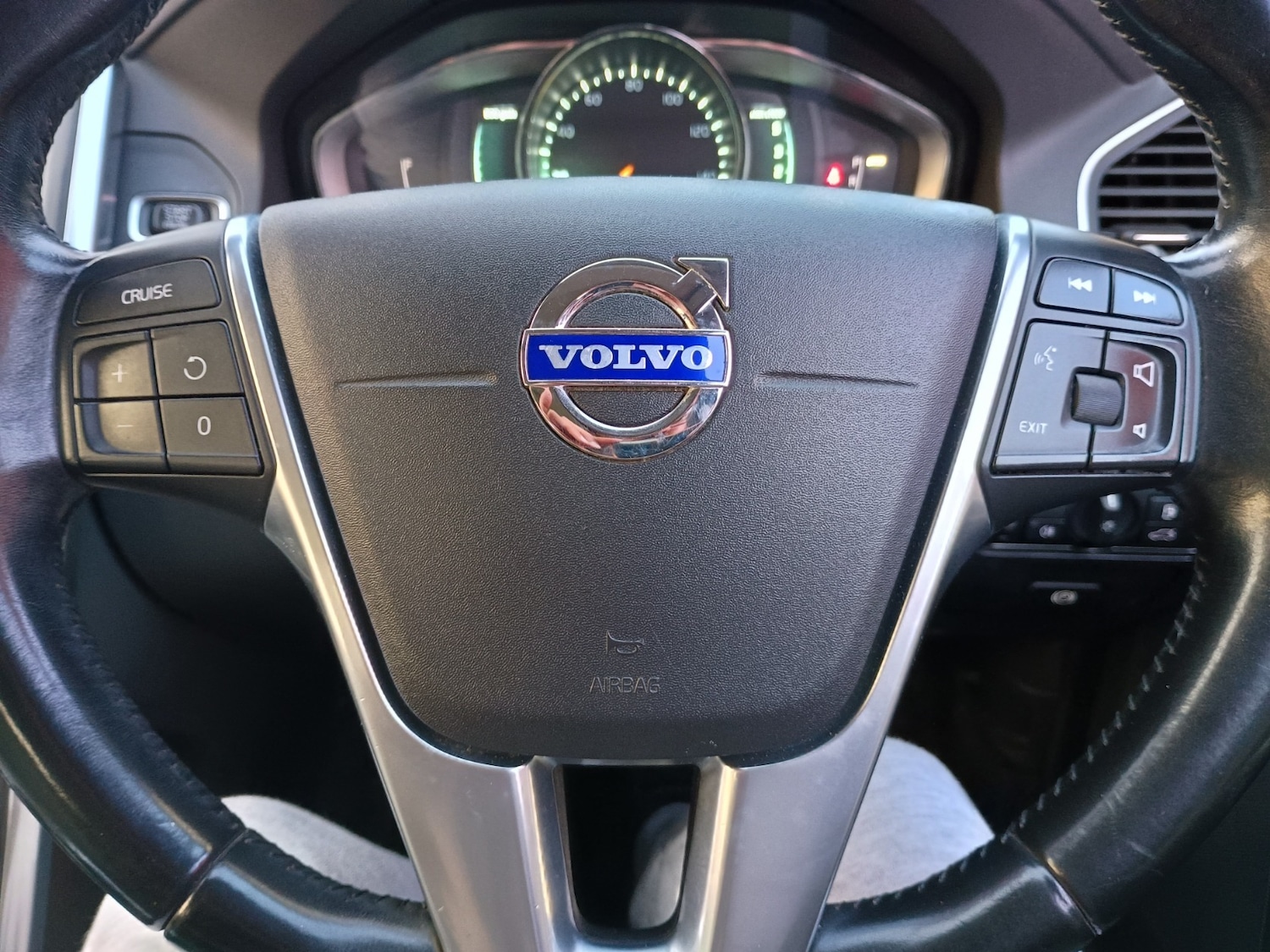 Used Volvo XC60 2015 for sale - 77766587: Photo 18