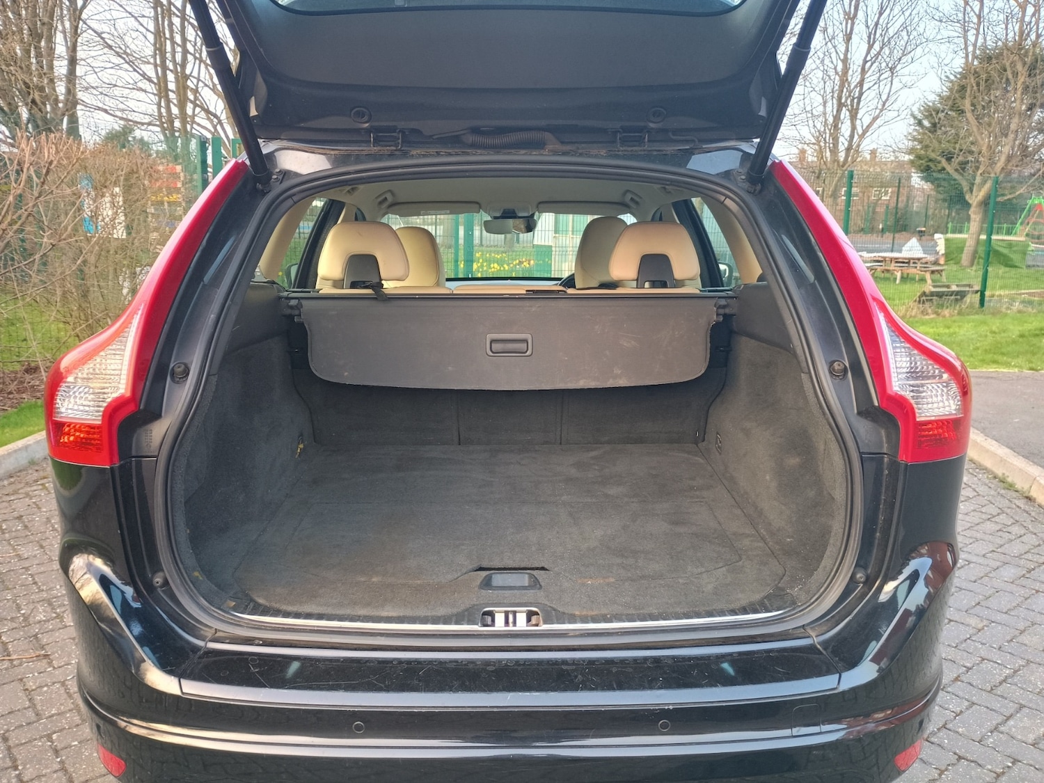 Used Volvo XC60 2015 for sale - 77766587: Photo 29