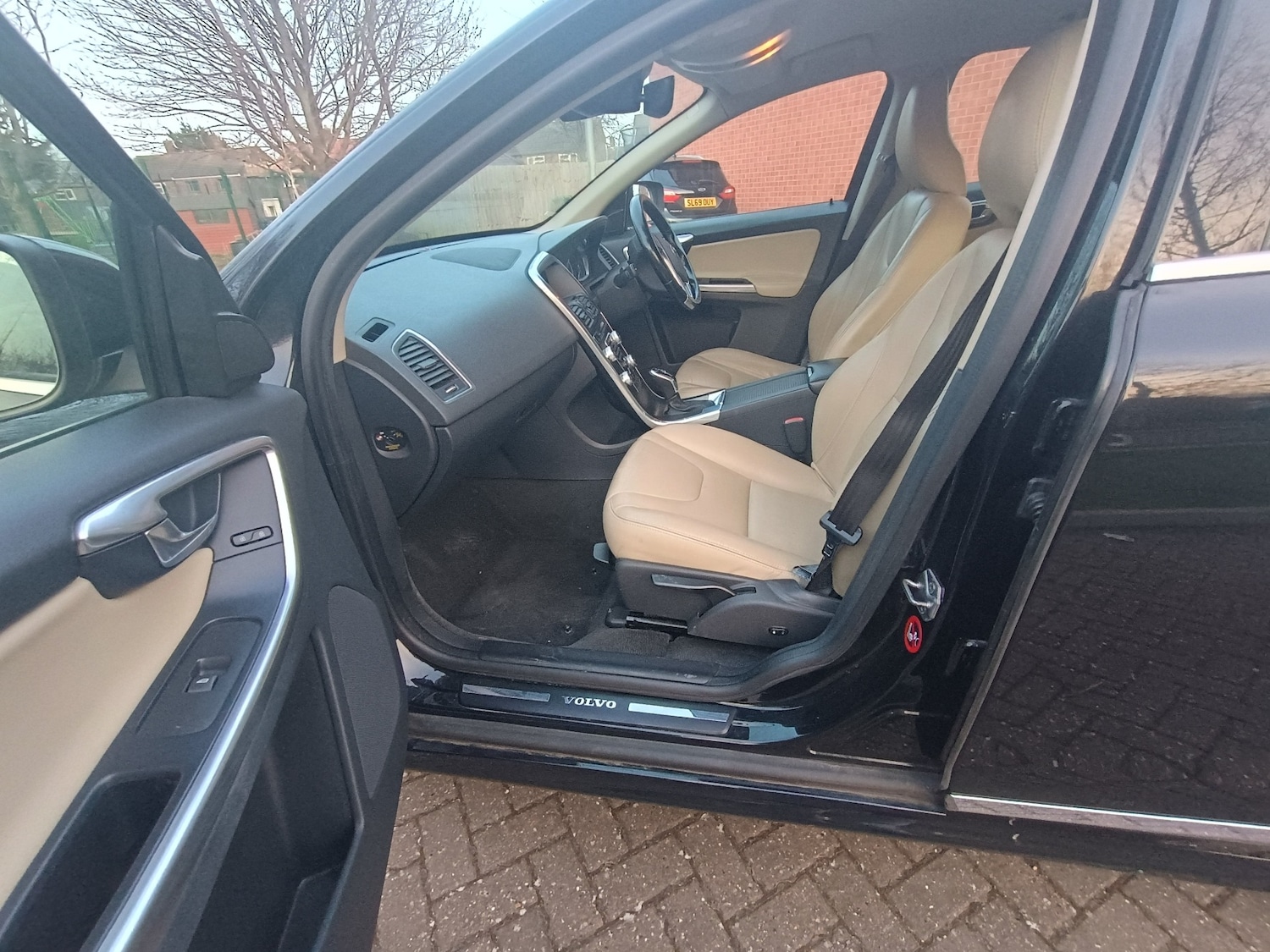 Used Volvo XC60 2015 for sale - 77766587: Photo 33