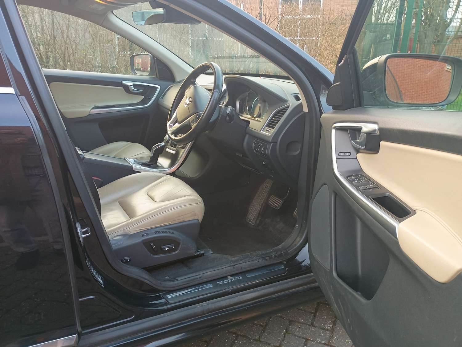 Used Volvo XC60 2015 for sale - 77766587: Photo 9