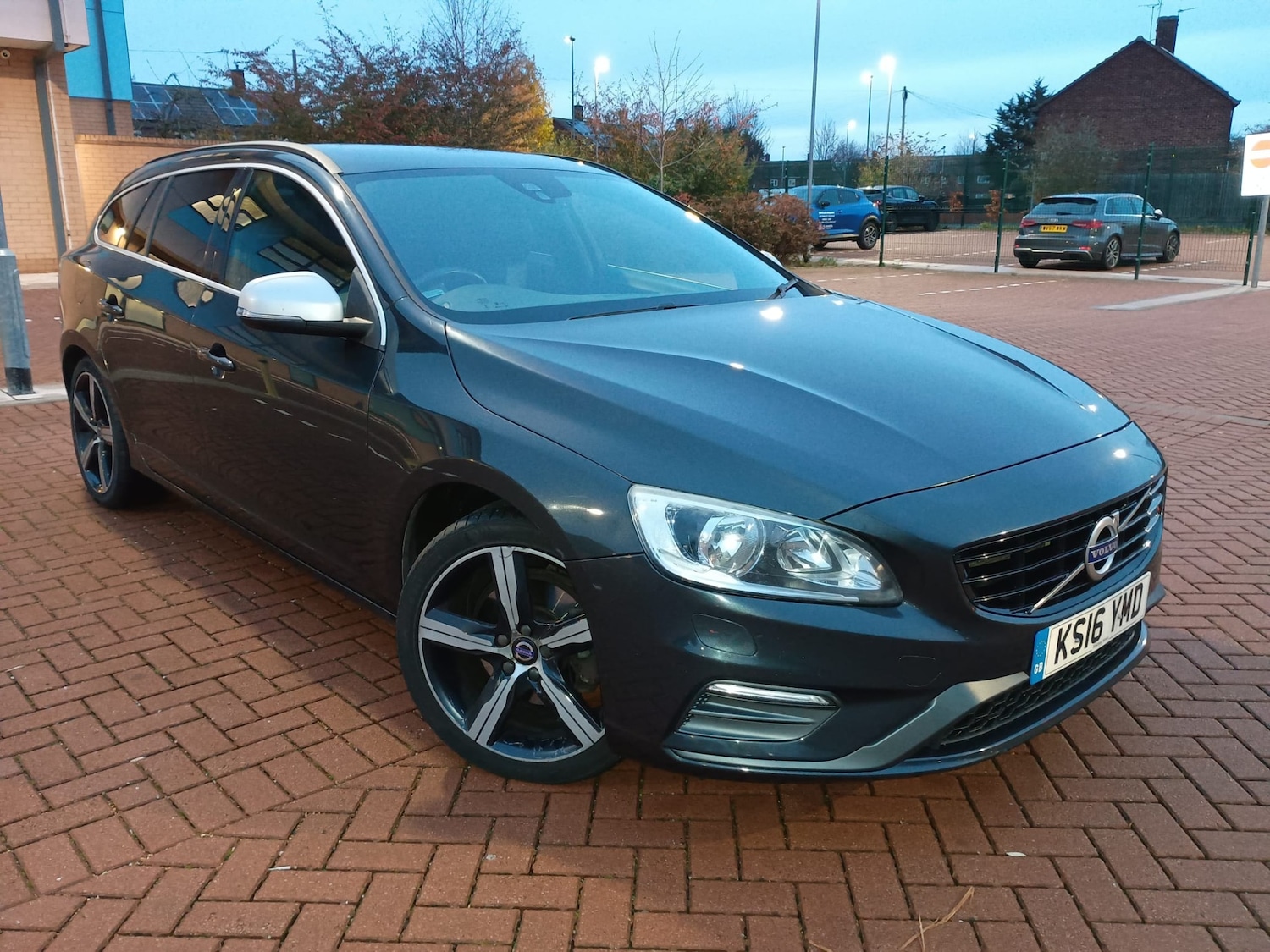Used Volvo V60 2016 for sale - 76821972: Photo 1