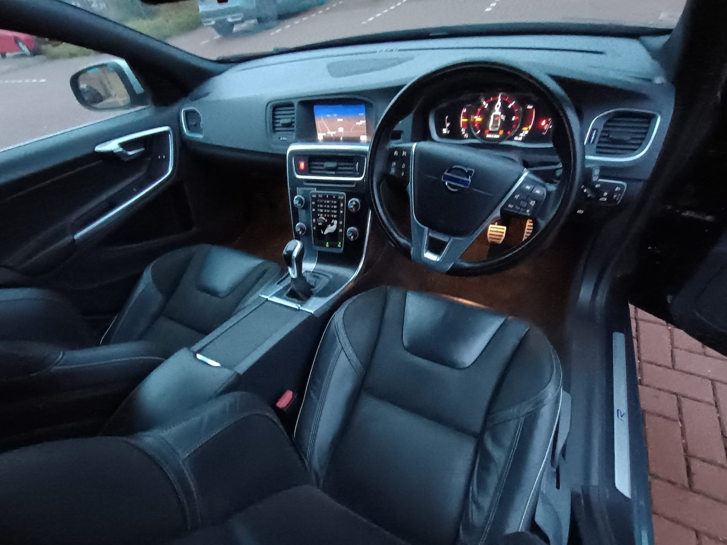 Used Volvo V60 2016 for sale - 76821972: Photo 21