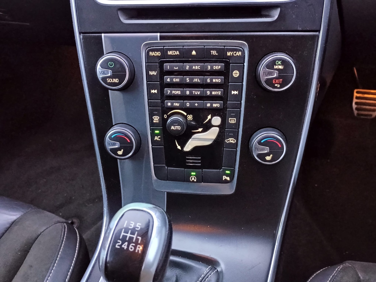 Used Volvo V60 2016 for sale - 76821972: Photo 30