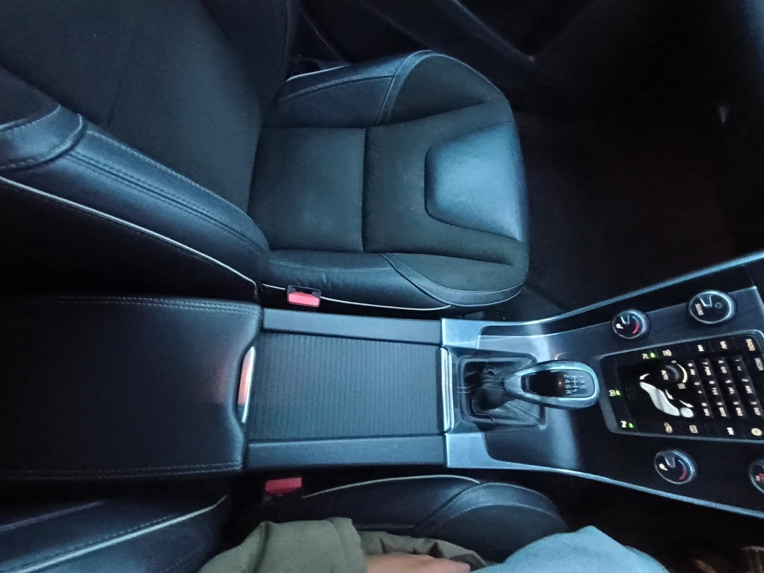 Used Volvo V60 2016 for sale - 76821972: Photo 31