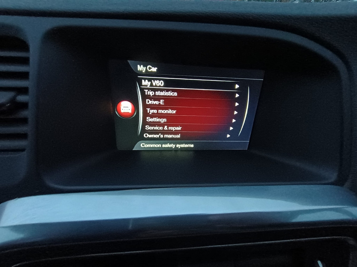 Used Volvo V60 2016 for sale - 76821972: Photo 32