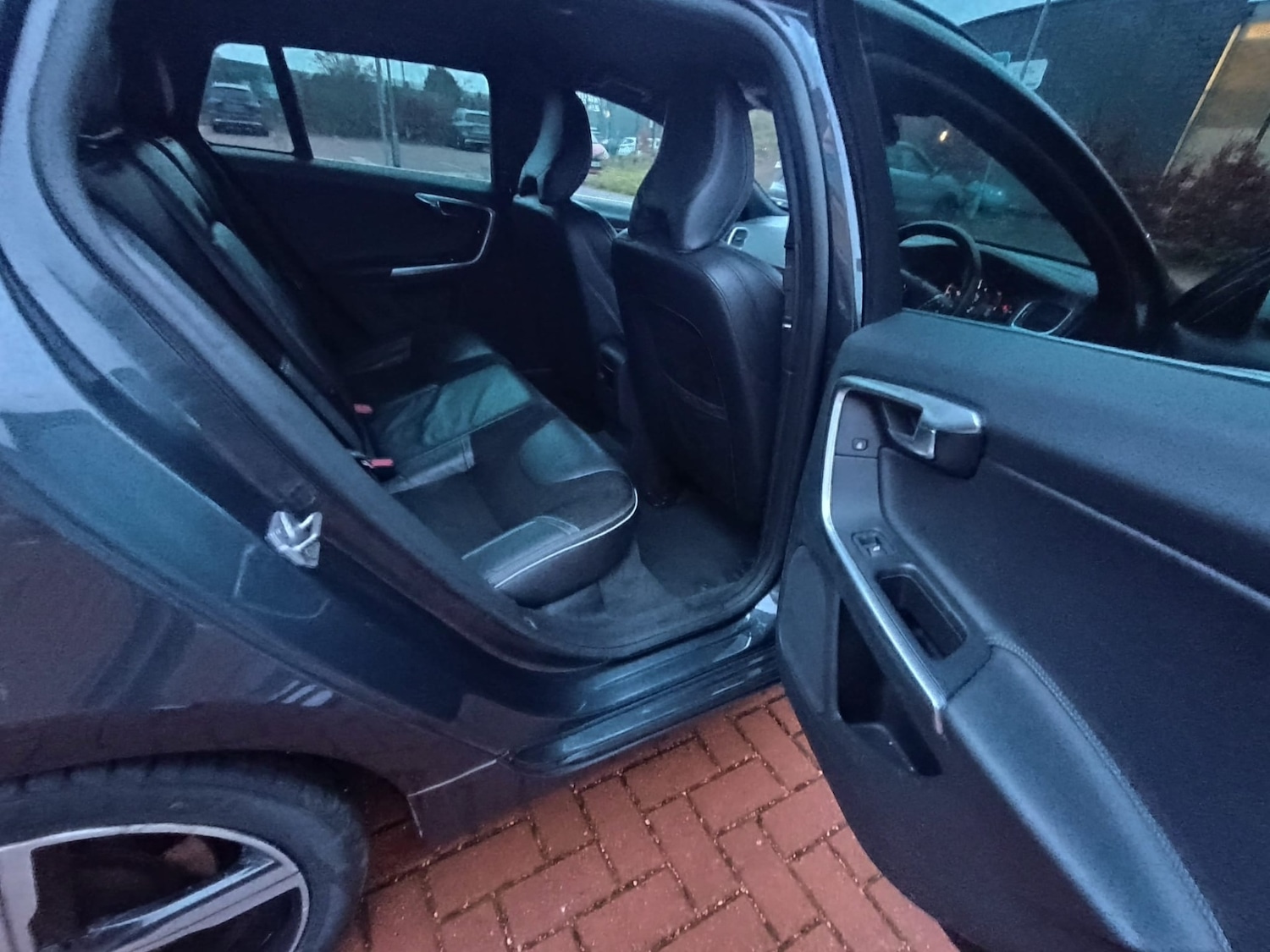 Used Volvo V60 2016 for sale - 76821972: Photo 36