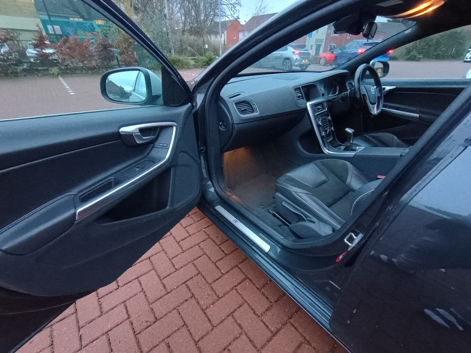 Used Volvo V60 2016 for sale - 76821972: Photo 45