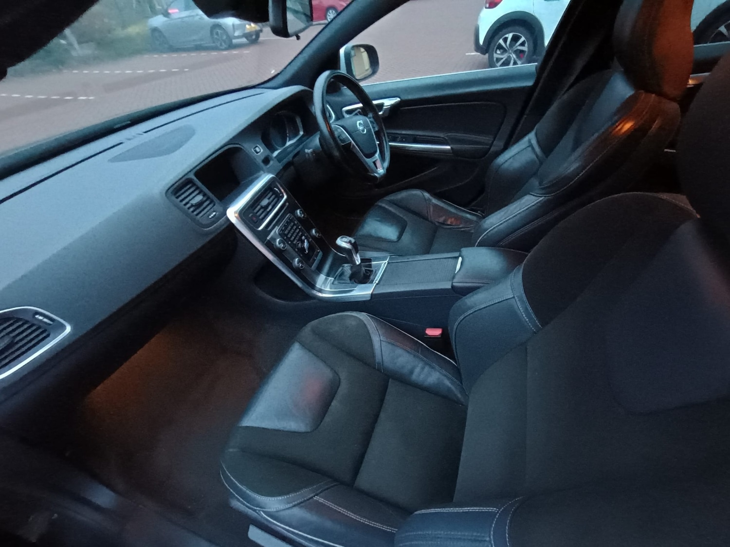 Used Volvo V60 2016 for sale - 76821972: Photo 46