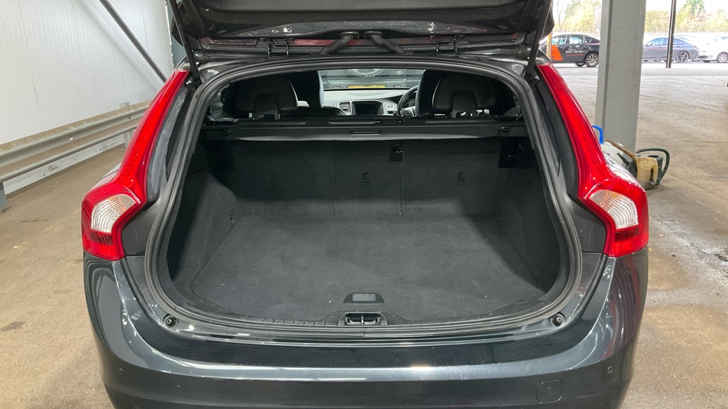 Used Volvo V60 2016 for sale - 76821972: Photo 7