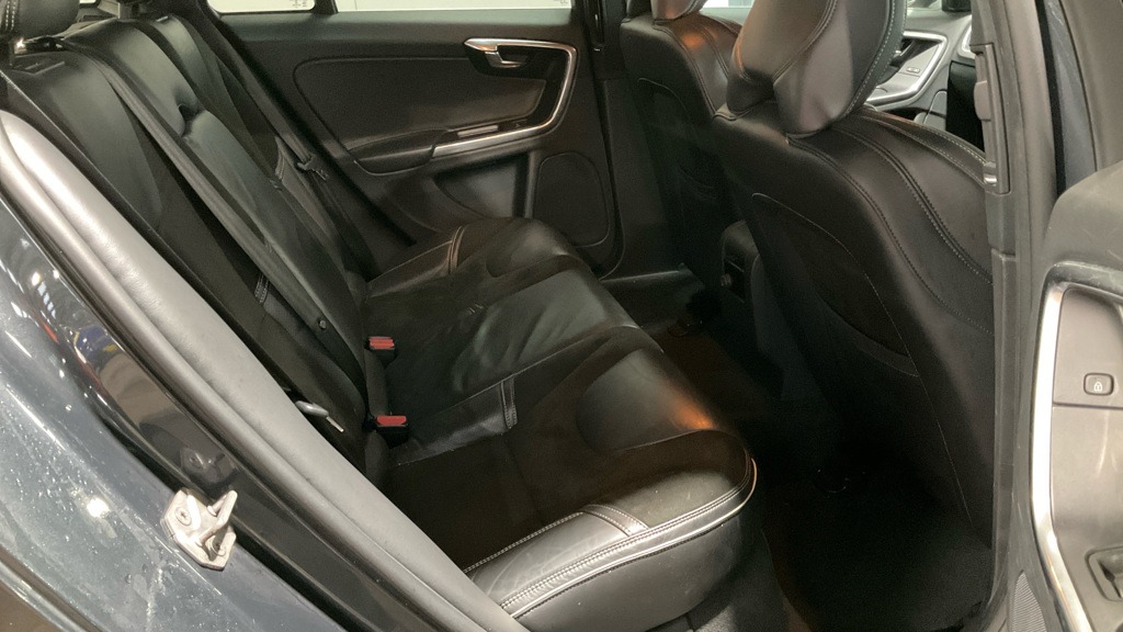 Used Volvo V60 2016 for sale - 76821972: Photo 8